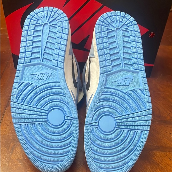 Jordan 1 Retro high OG UNC - Picture 4 of 6